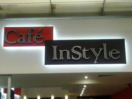 Üzlet dekor , plasztikus betű