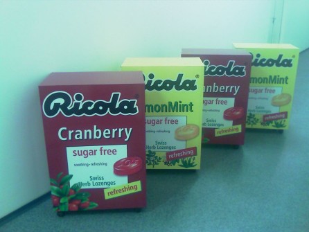 Kináló pult brandingelve