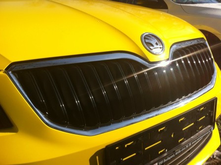 taxi sárgítás, taxi fóliázás