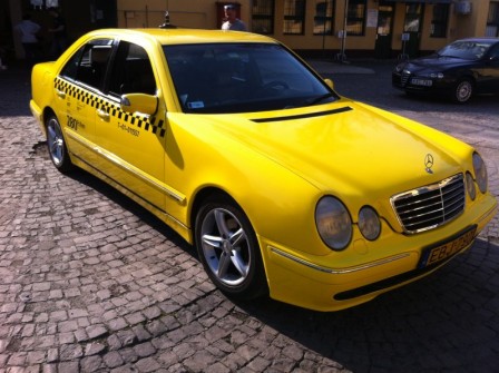 taxi sárgítás, taxi fóliázás