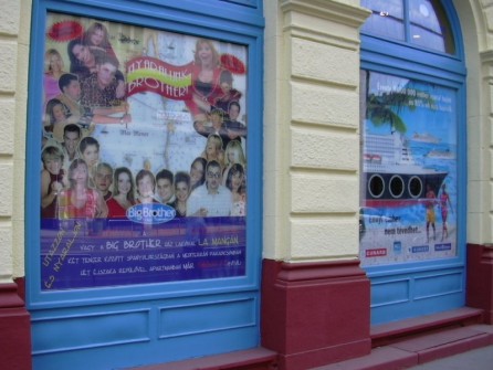 kirakat dekoráció, portál