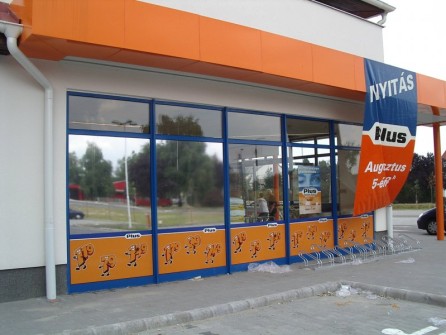 kirakat dekoráció, portál