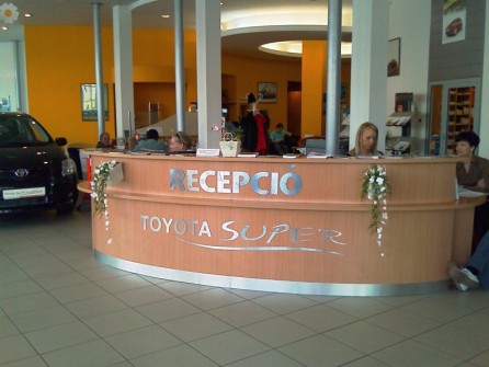 Autoszalon dekor